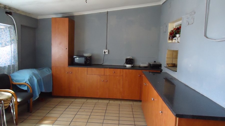 12 Bedroom Property for Sale in Ravensmead Western Cape